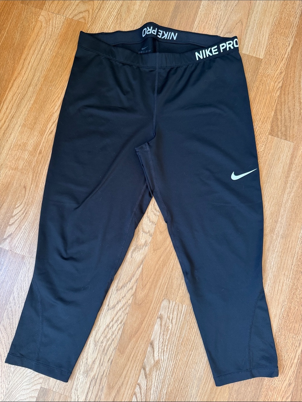 Nike Pro Women’s Black  Athletic Capri Leggings, size 1X